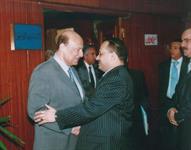 خلال توديع السيد وزير العدل المستشار محمود أبو الليل لسعادة السفير الدكتور عبد الولي الشميري - 18-1-2006متكريم في وزارة العدل المصرية للدكتور عبدالولي الشميري ويقوم بتسليم الدرع وشهادة التكريم الدكتور محمود أبو الليل وزير العدل المصري