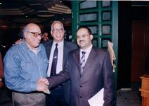 الدكتور الشميري والكاتب فاروق عبد الله مع الروائى احمد الشيخ