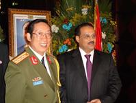 الدكتور الشميري مع الملحق العسكري لكوريا الجنوبية - 22 مايو 2006م