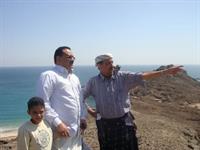 د. الشميري فى زيارة لـ مشروع " جنان عدن"