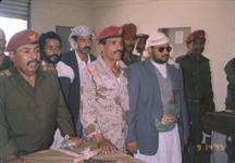 د. الشميري أثناء زيارته للجنود والضباط