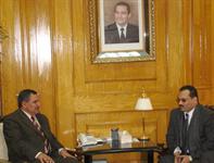 لقاء الدكتور الشميري مع عميد كلية الإعلام بجامعة المنيا - 19-2-2006م