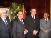 السفير الدكتور الشميري ونائبه السفير عبد الرحمن خميس مع السفير محمد مرسي سفير مصر لدى اليمن 22 مايو 2006م